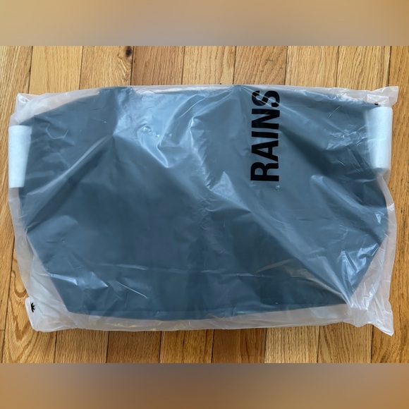 RAINS Hilo Weekend Bag Small - BLACK - NWT - Picture 3 of 7